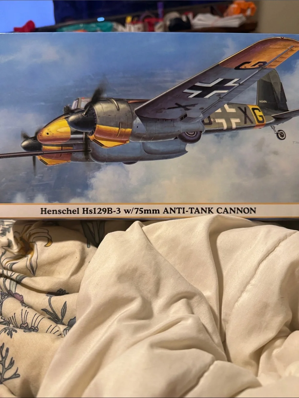 Henschel Hs129B-3 Model Building Set - Cream and Yellow